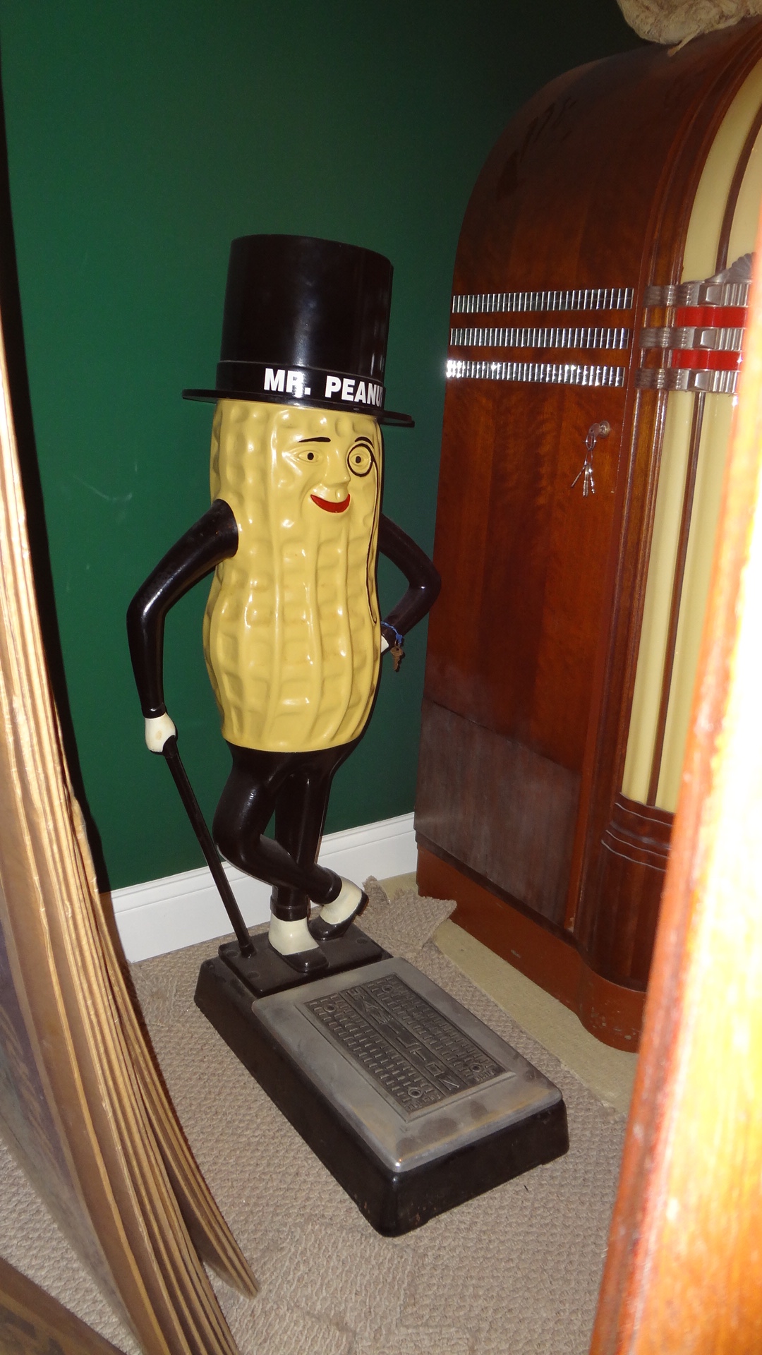 Planter's Mr. Peanut Coin-Op Scale | Gameroom Show1080 x 1920