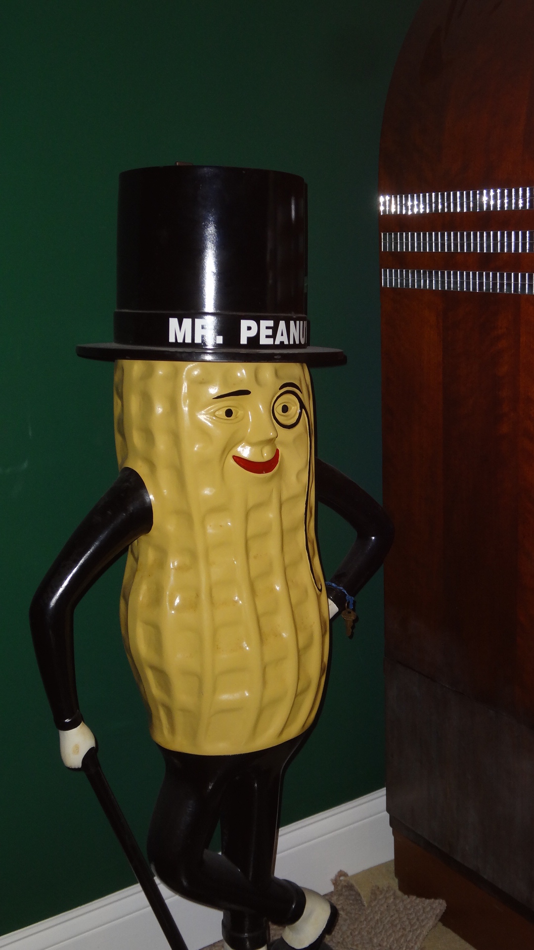 Planter's Mr. Peanut Coin-Op Scale | Gameroom Show