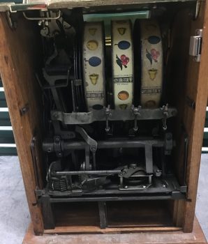 1931 Mills Golden Poinsettia Bell Slot Machine